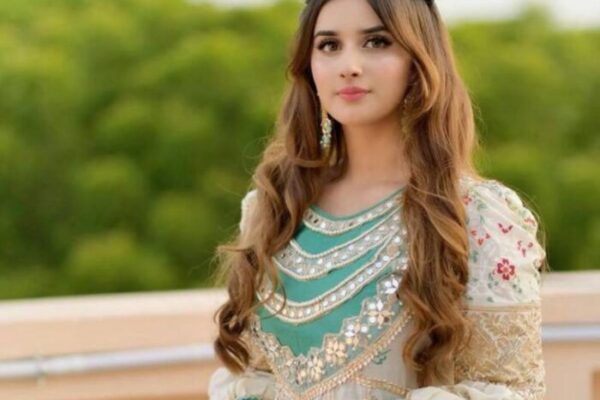 Alishba Anjum | Biography, Age, Family & Other Facts